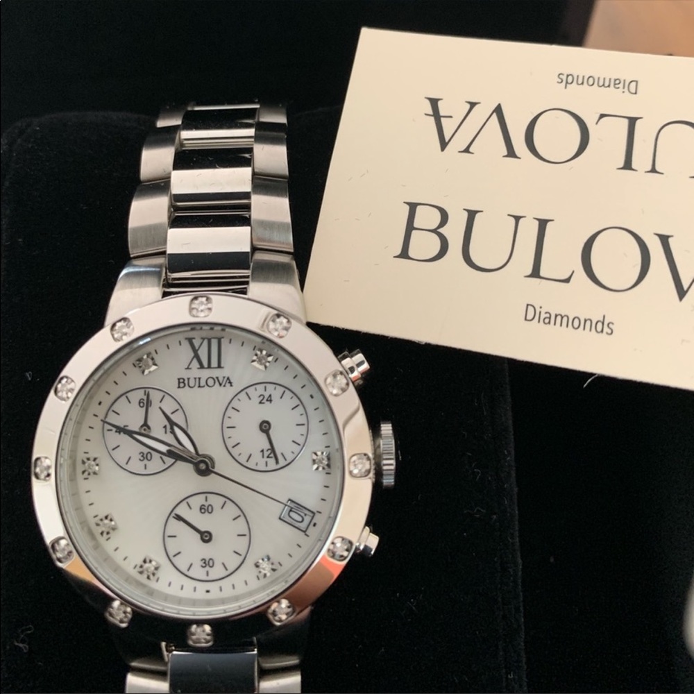 Bulova diamonds watch brand new 

100% authentic